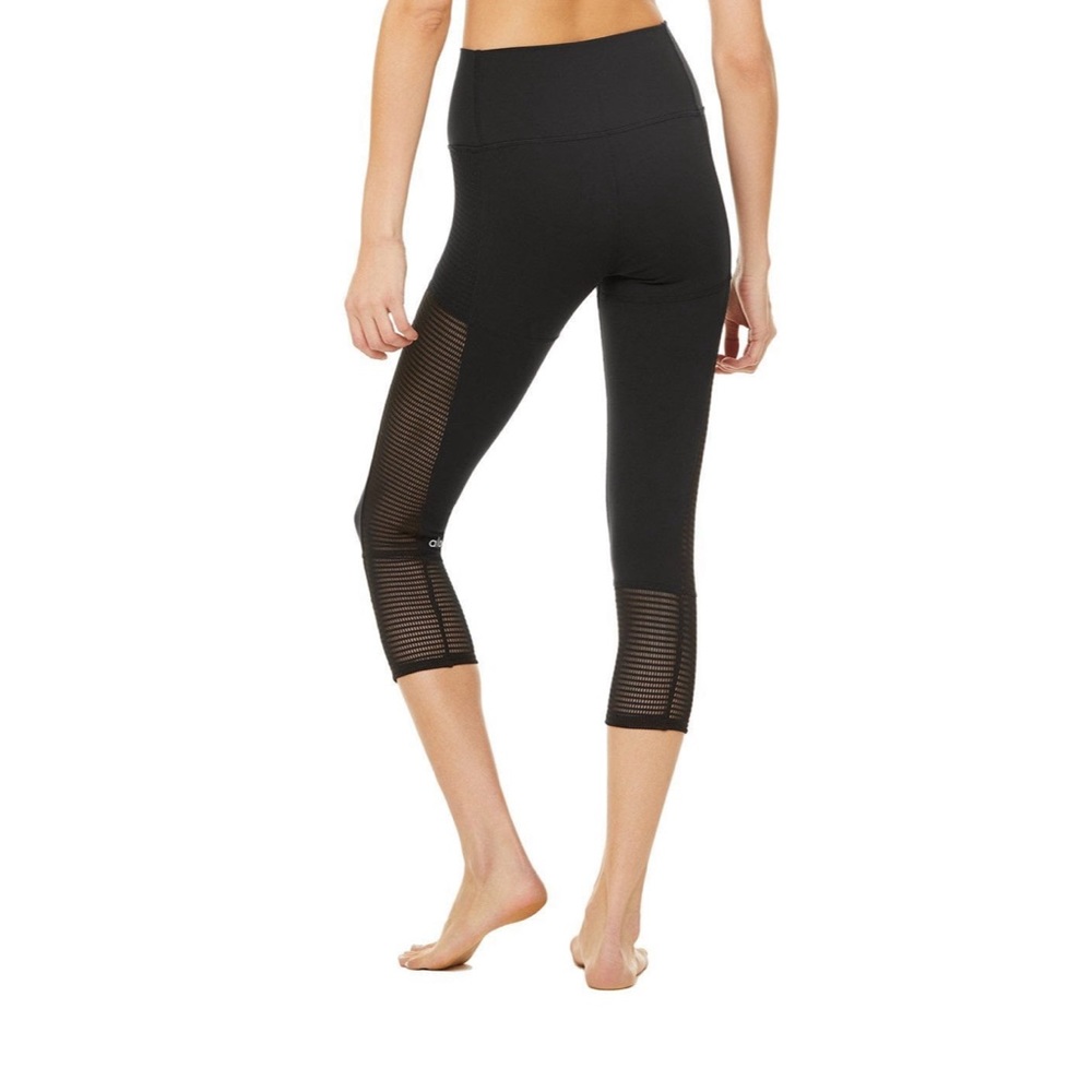 Alo Off The Grid Capri with mesh in black (sz. Medium)